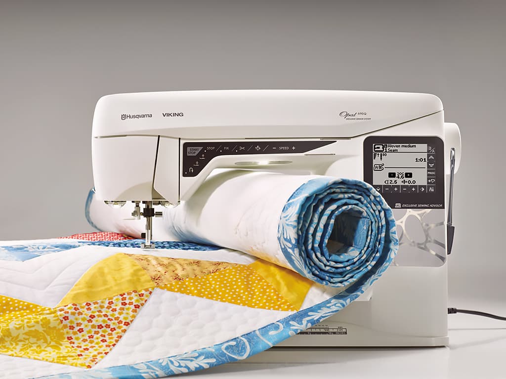 Швейная машина с микропроцессорным управлением Husqvarna Viking Opal 690Q - №1