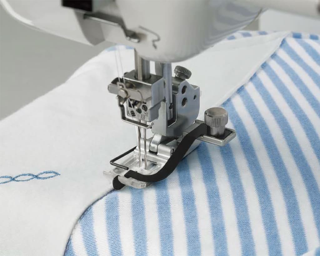 Лапка для отстрочки с центральным направителем