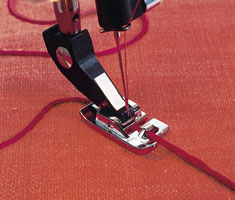Лапка для пришивания тонкого шнура или пряжи 
