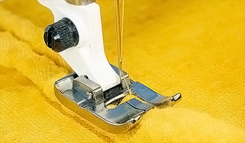 Лапка для вшивания двойного шнура 