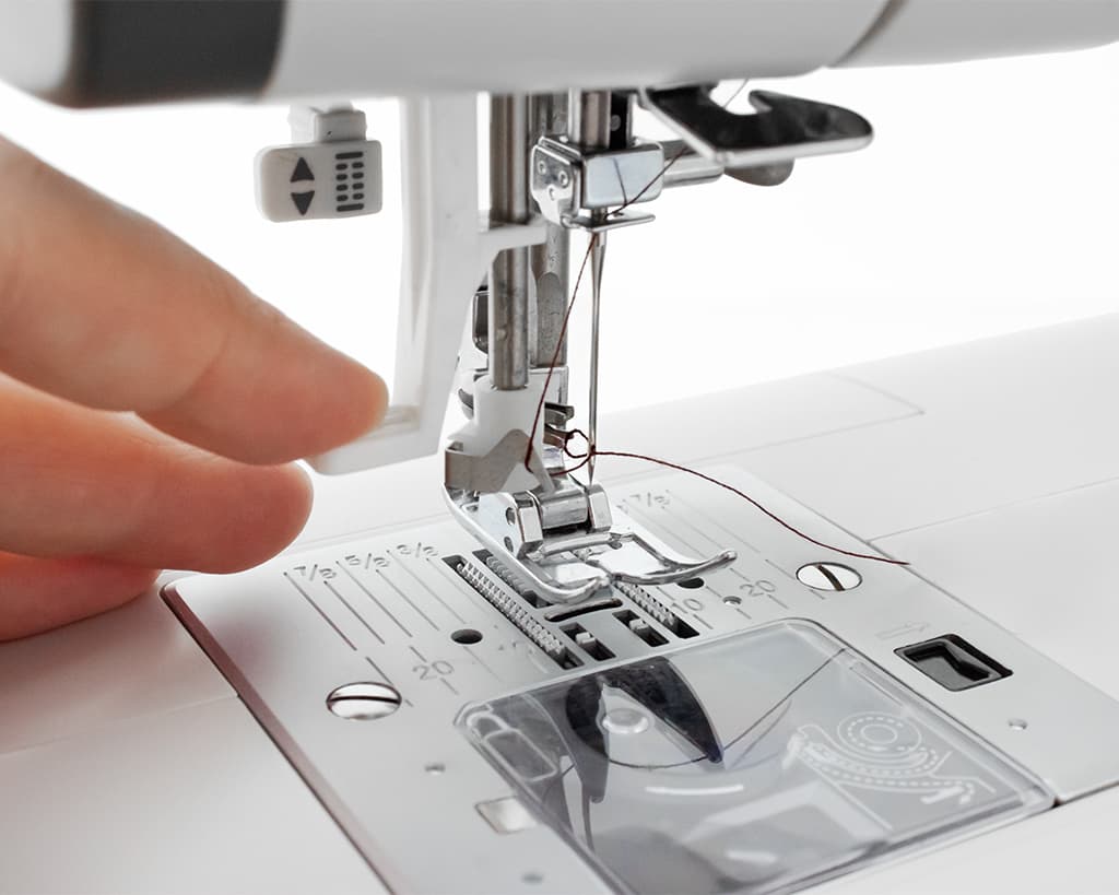 Электромеханическая швейная машина Family 25 Pro - №5