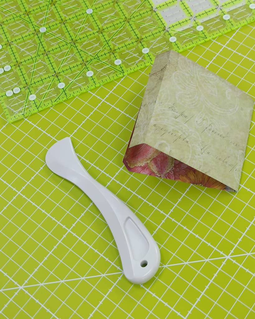 Устройство для нанесения разметки и формирования сгибов - №1