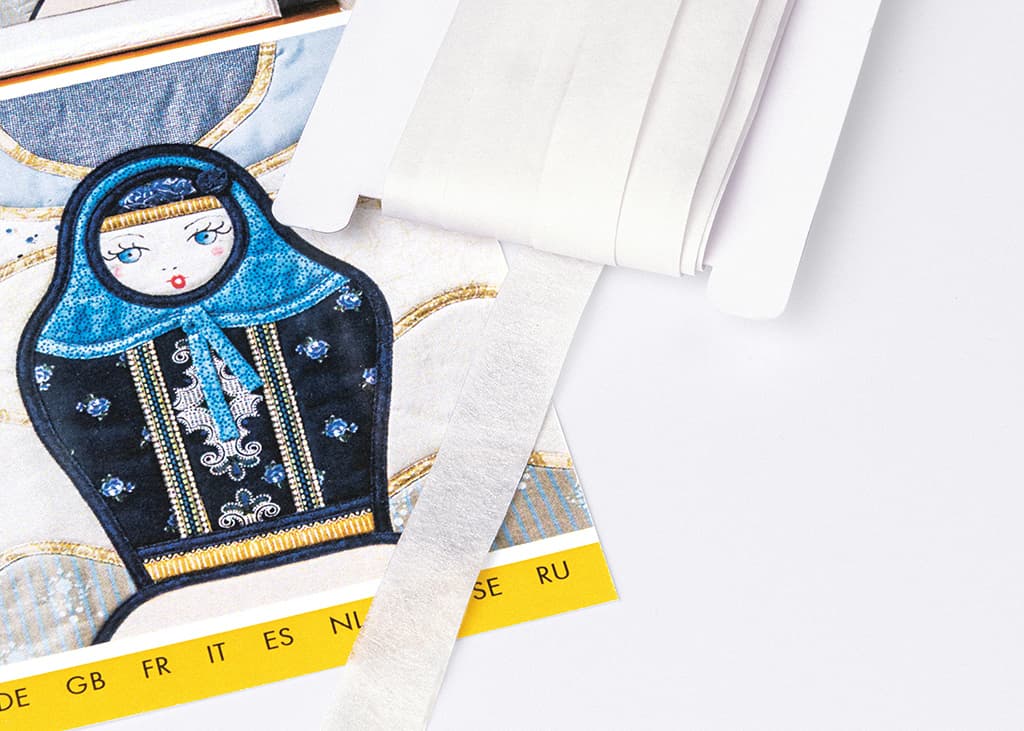 Лента клеевая на бумажной основе Vliesofix Двухсторонняя клеевая лента-паутинка на бумаге, 10мм х 30м - №1