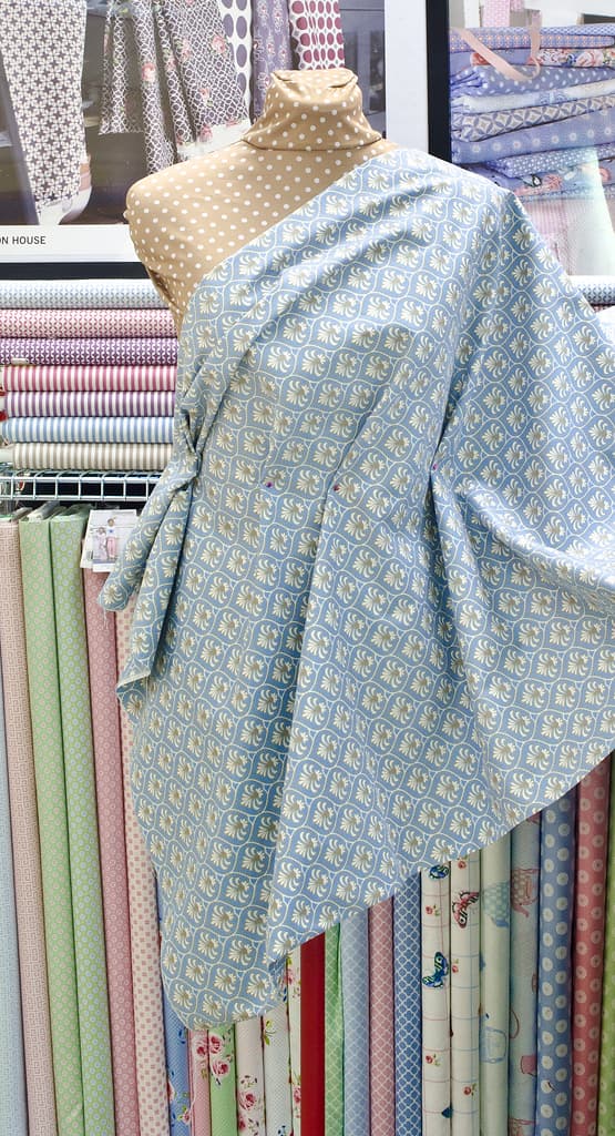 Ткань Gütermann French Cottage (голубой/ажурный рисунок) - №2