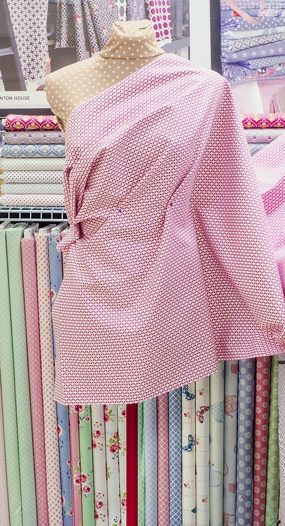 Ткань Gütermann French Cottage (мелкий ярко-розовый ромбовидный узор на белом) - №2