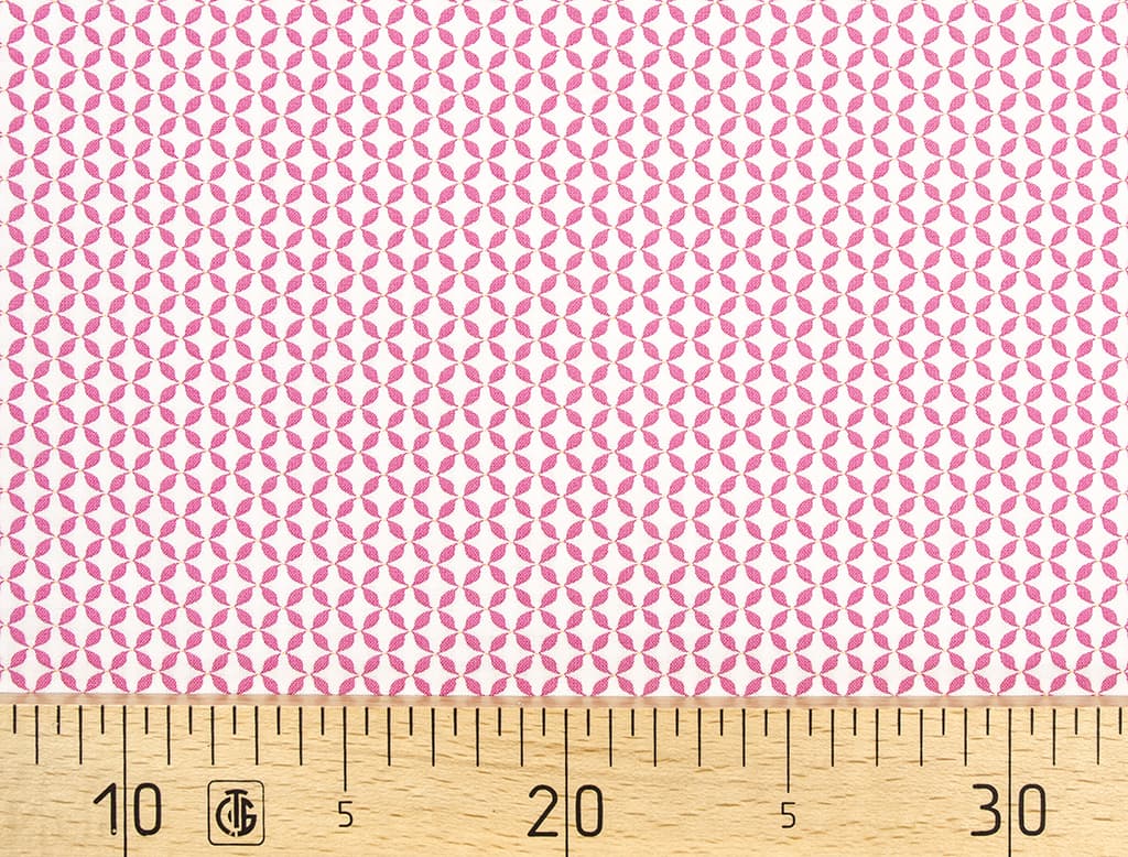 Ткань Gütermann French Cottage (мелкий ярко-розовый ромбовидный узор на белом)