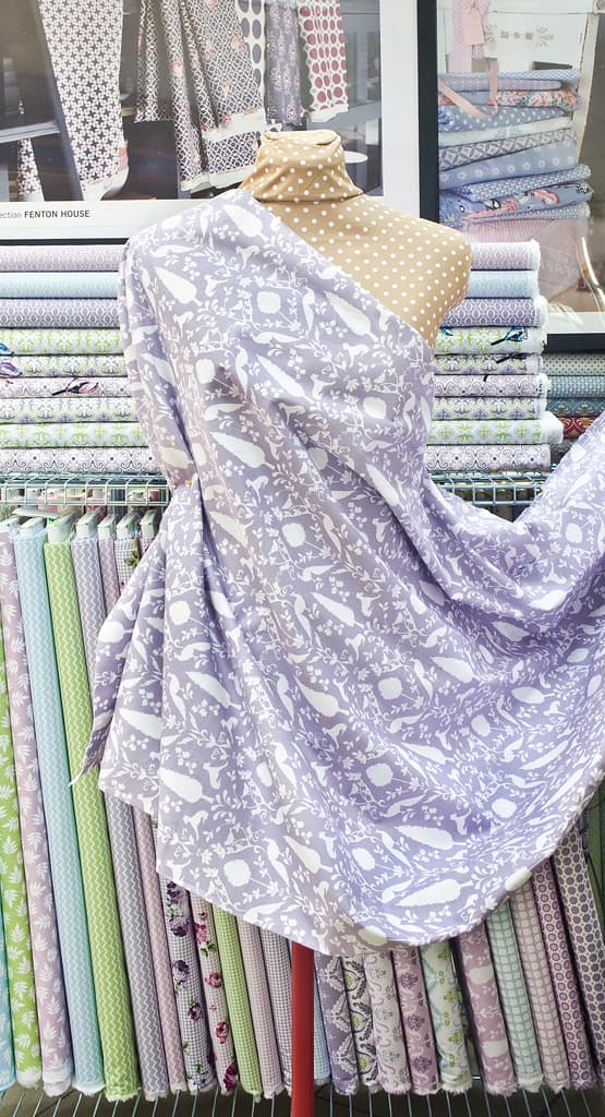 Ткань Gütermann Notting Hill (сиреневый/белые растения и животные) - №2