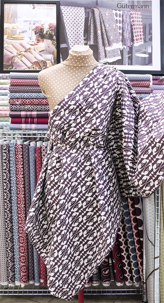 Ткань Gütermann Fenton House (сливовый/белые собаки) - №2