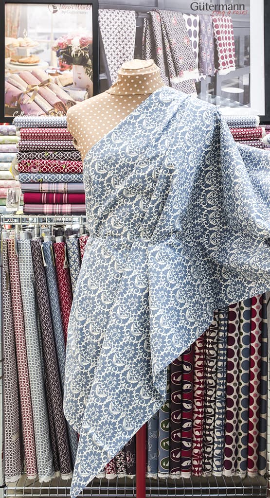 Ткань Gütermann Fenton House (голубой в белый ажурный рисунок) - №2