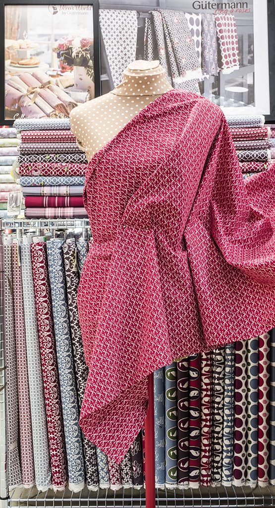 Ткань Gütermann Fenton House (красный в белые бантики) - №2