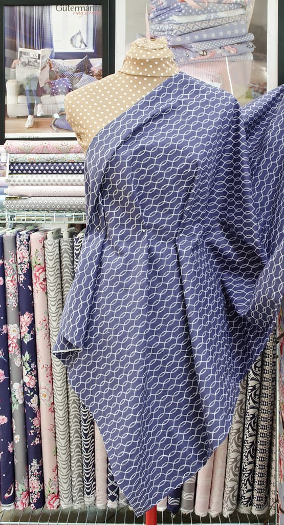 Ткань Gütermann Long Island (синий/ажурный белый рисунок) - №2