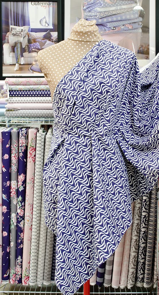 Ткань Gütermann Long Island (синий/белый рисунок) - №2