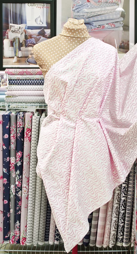 Ткань Gütermann Long Island (белый/розовый рисунок) - №2