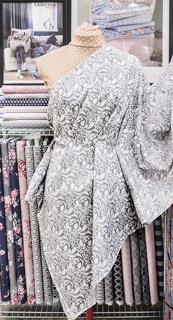 Ткань Gütermann Long Island (серый/белые цветы) - №2