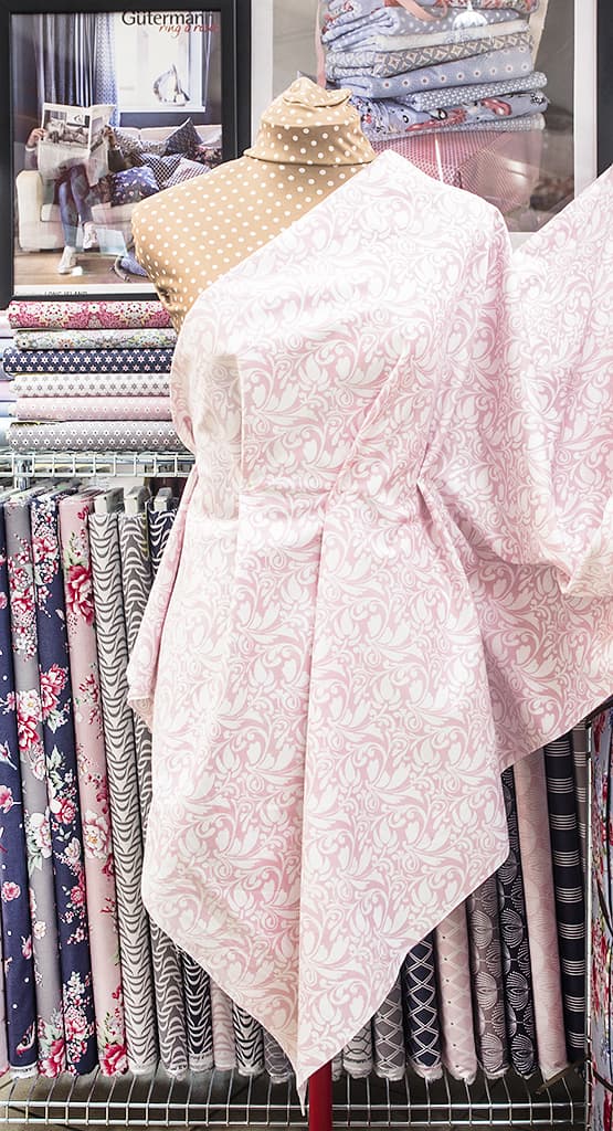 Ткань Gütermann Long Island (розовый/белые цветы) - №2