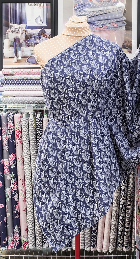 Ткань Gütermann Long Island (синий/белые одуванчики) - №2