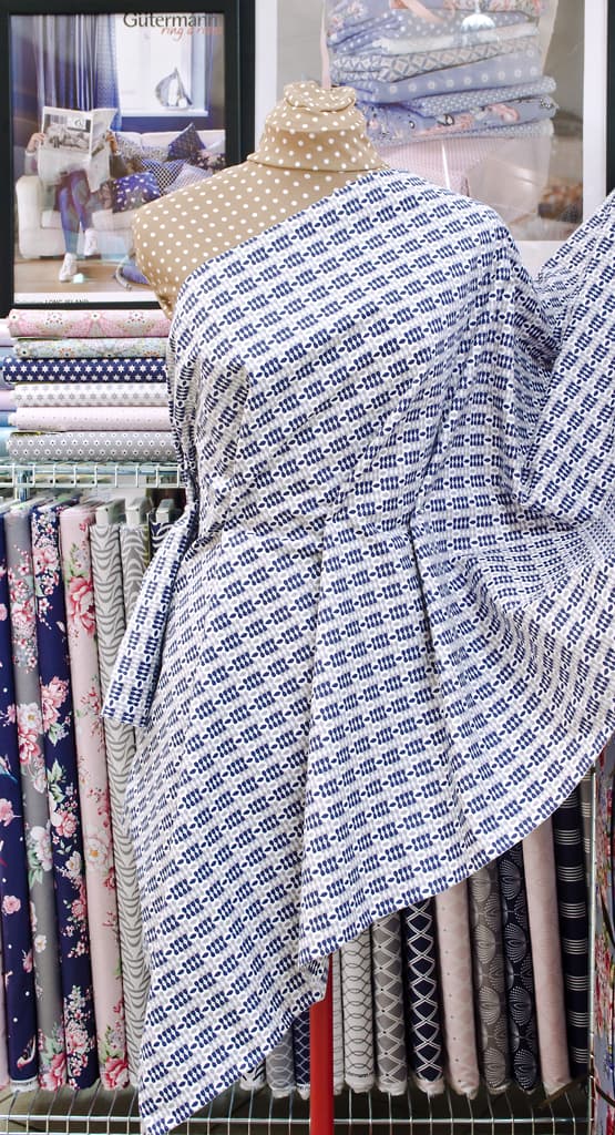 Ткань Gütermann Long Island (синие и серые веточки на белом) - №2