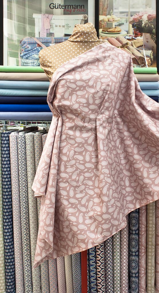 Ткань Gütermann Marrakesch (дымчато-розовый/белые восточные огурцы) - №2
