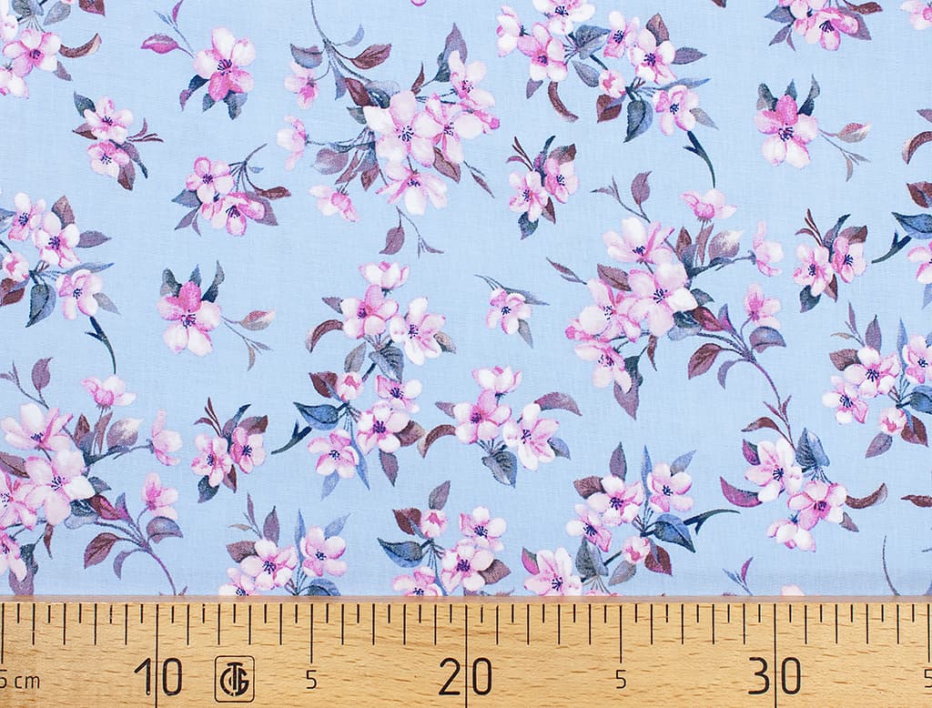 Ткань Gütermann Blooms (веточки с мелкими цветами на голубом)