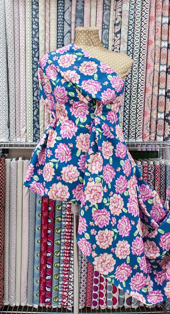 Ткань Gütermann Unique (пионы на ярко-синем) - №2