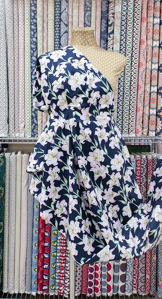 Ткань Gütermann Elegant Spirit (лилии на темно-синем) - №2