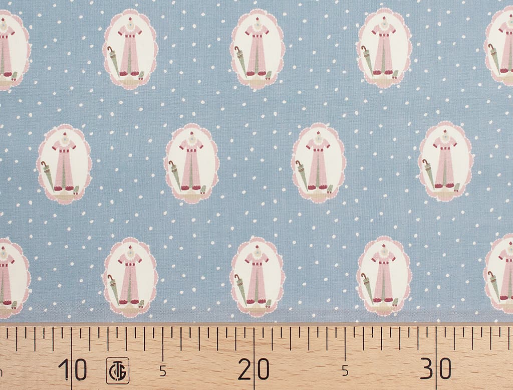 Ткань Gütermann Pemberley (манекен на серо-голубом)