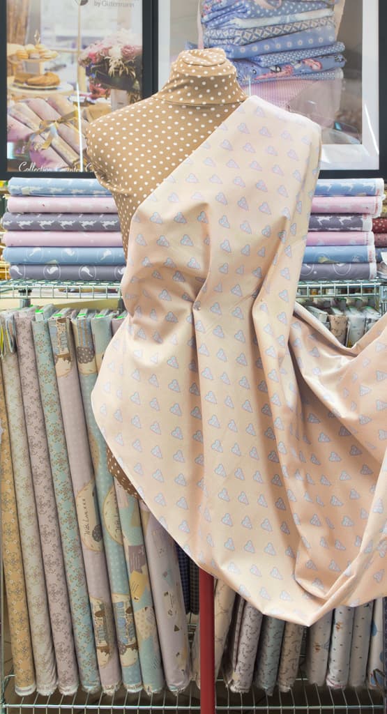 Ткань Gütermann With Love (бежевый/сердце с бантиком) - №2