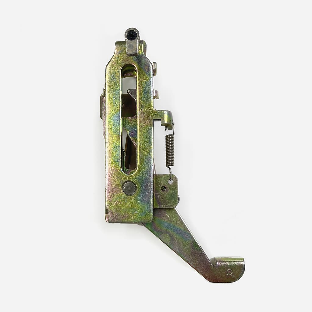 Фиксатор передней игольницы в сборе правый для KR850