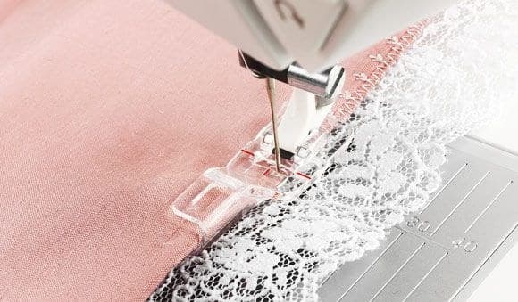 Лапка для подгибки и притачивания кружева