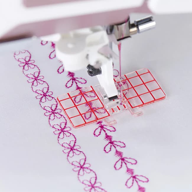 Лапка для декоративных строчек с мультинаправителем