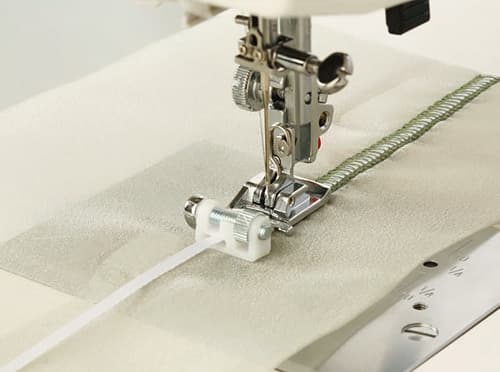 Лапка для пришивания резинки,тесьмы, пайеток для машин с горизонтальным челноком