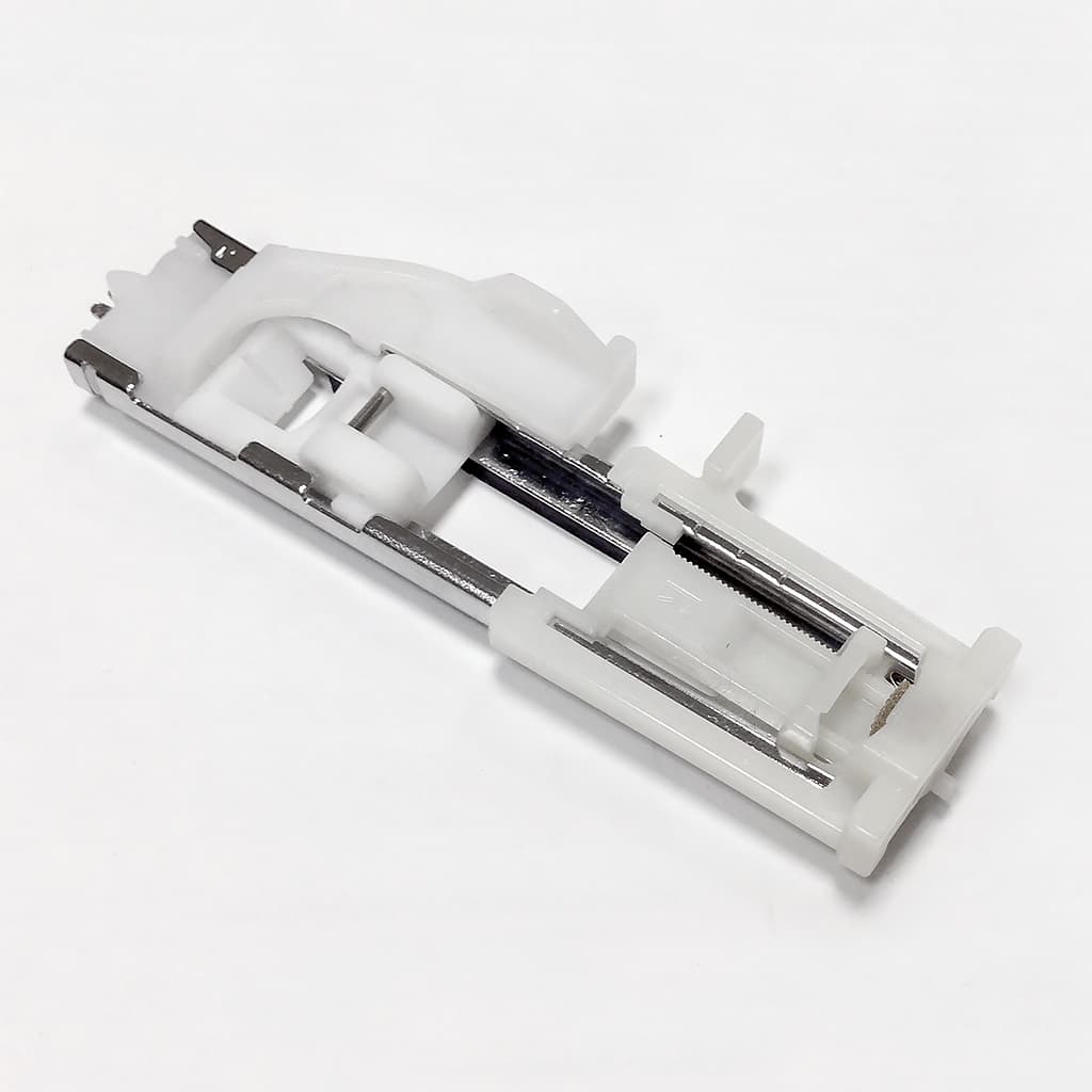 Лапка для автоматического обметывания петли R для машин с горизонтальным челноком