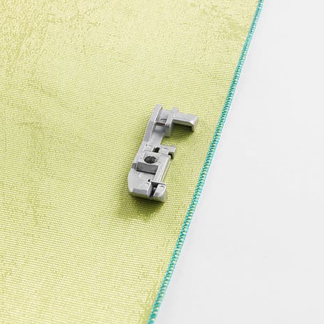 Лапка для вшивания шнура в край