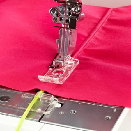 Лапка и направитель для канта, защипов и тесьмы