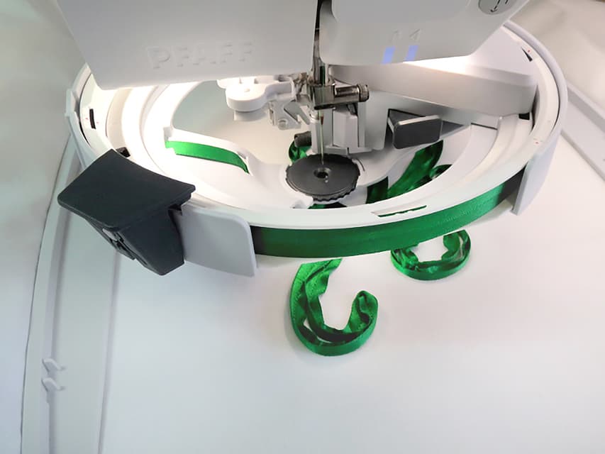 Устройство для вышивания лентами