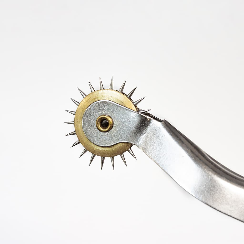 Копировальное колесико для разметки по коже (с острыми зубчиками) шаг 4 мм - №1