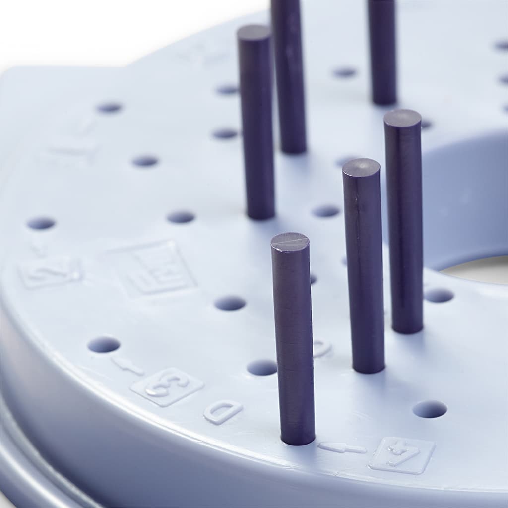 Приспособление для изготовления декоративных цветов - №2