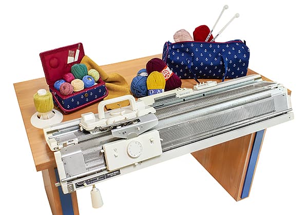 Двухфонтурная перфокарточная вязальная машина 5 класса Silver Reed SK280/SRP60N