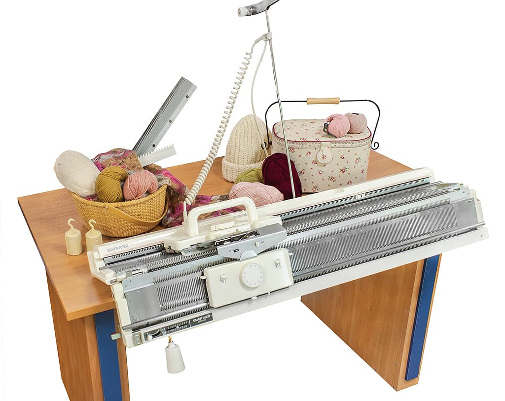 Двухфонтурная компьютерная вязальная машина 5 класса. Silver Reed SK840/SRP60N Полный профессиональный комплект