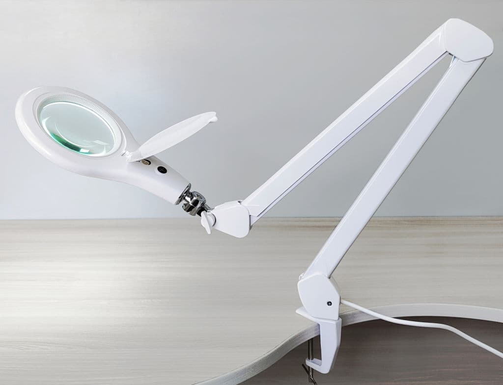 Лупа с подсветкой "FERSTEL" в картонной упаковке на струбцине