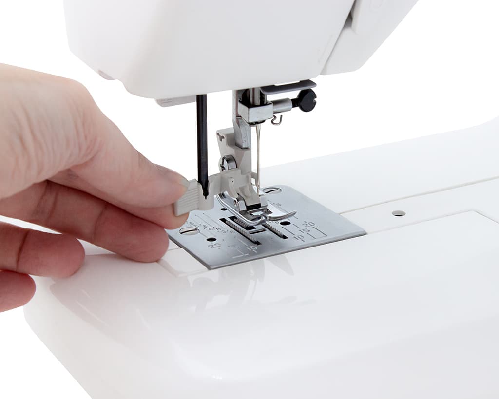 Электромеханическая швейная машина Family Effect Line 323s - №4