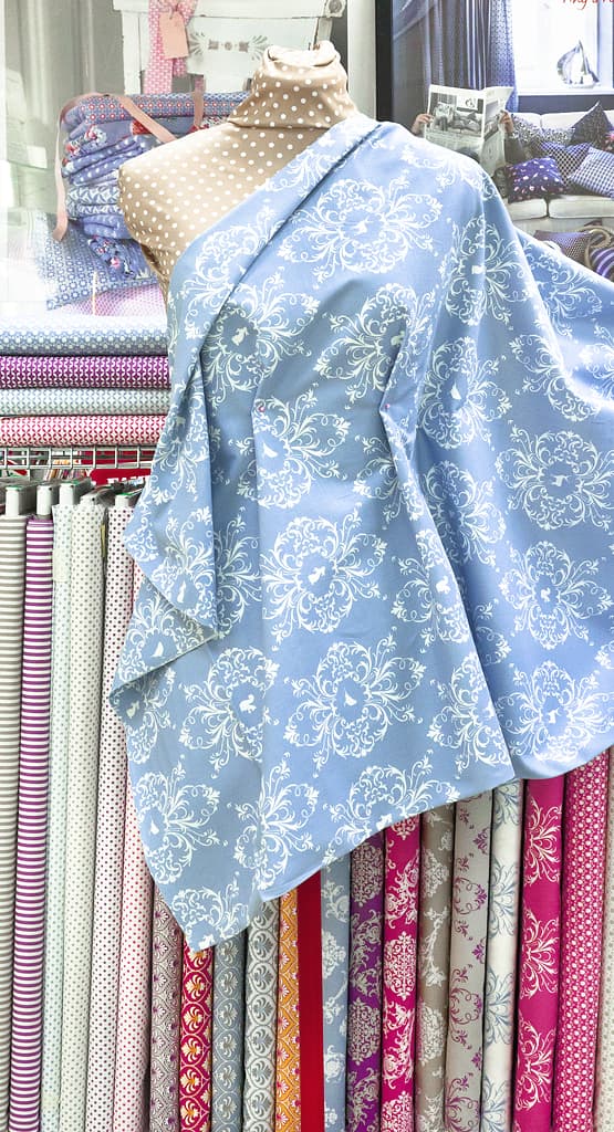 Ткань Gütermann French Cottage (белые животные в орнаменте на голубом) - №2