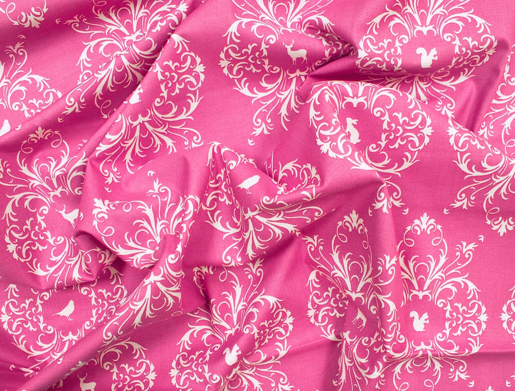 Ткань Gütermann French Cottage (белые животные в орнаменте на ярко-розовом) - №1