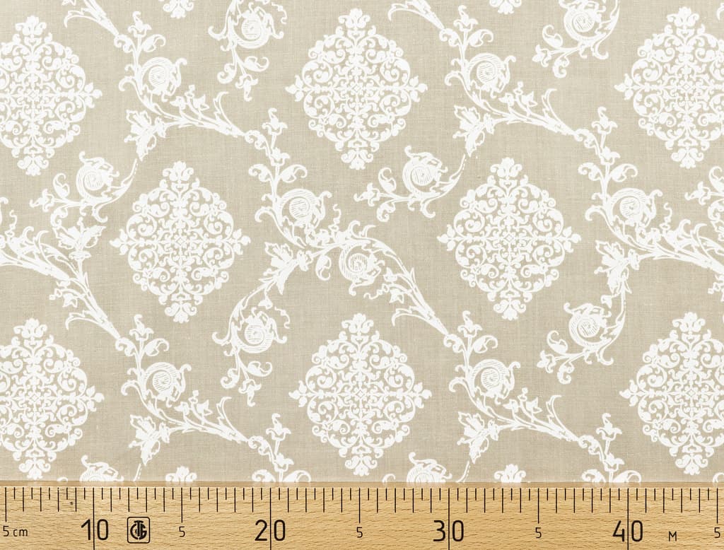 Ткань Gütermann French Cottage (белый ажурный ромбовидный узор на серо-бежевом)