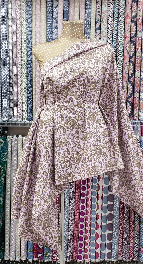 Ткань Gütermann Light Breeze (узор с вензелями на бледно-розовом) - №2