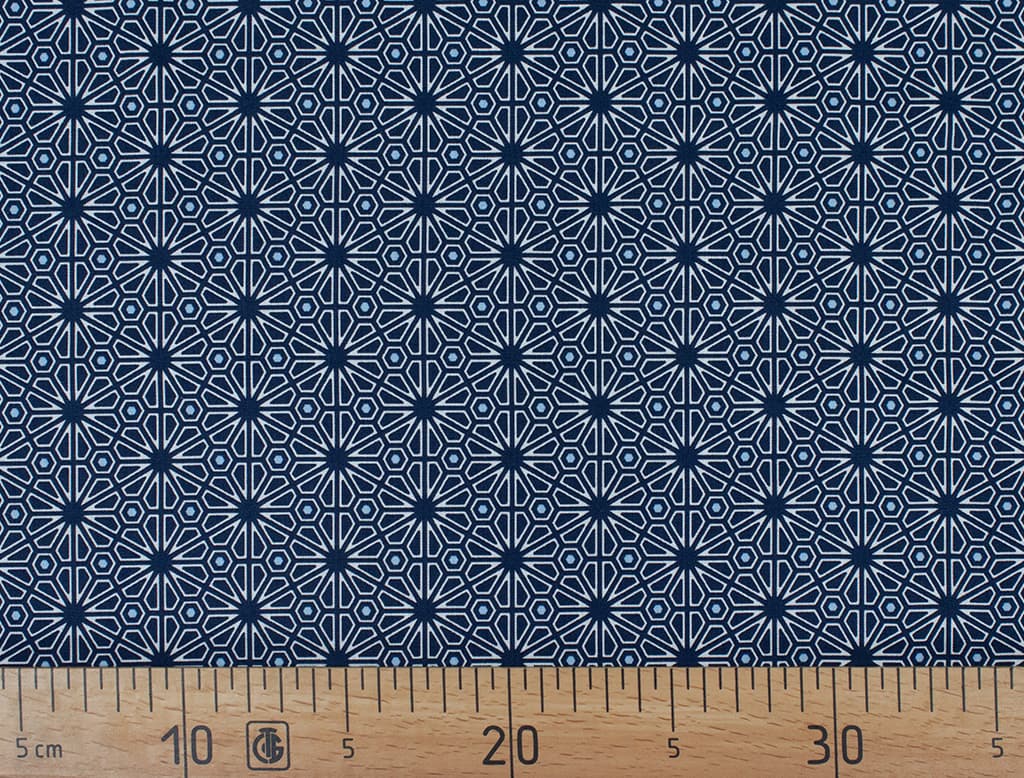 Ткань Gütermann Natural Beauty (геометрический узор на темно-синем)