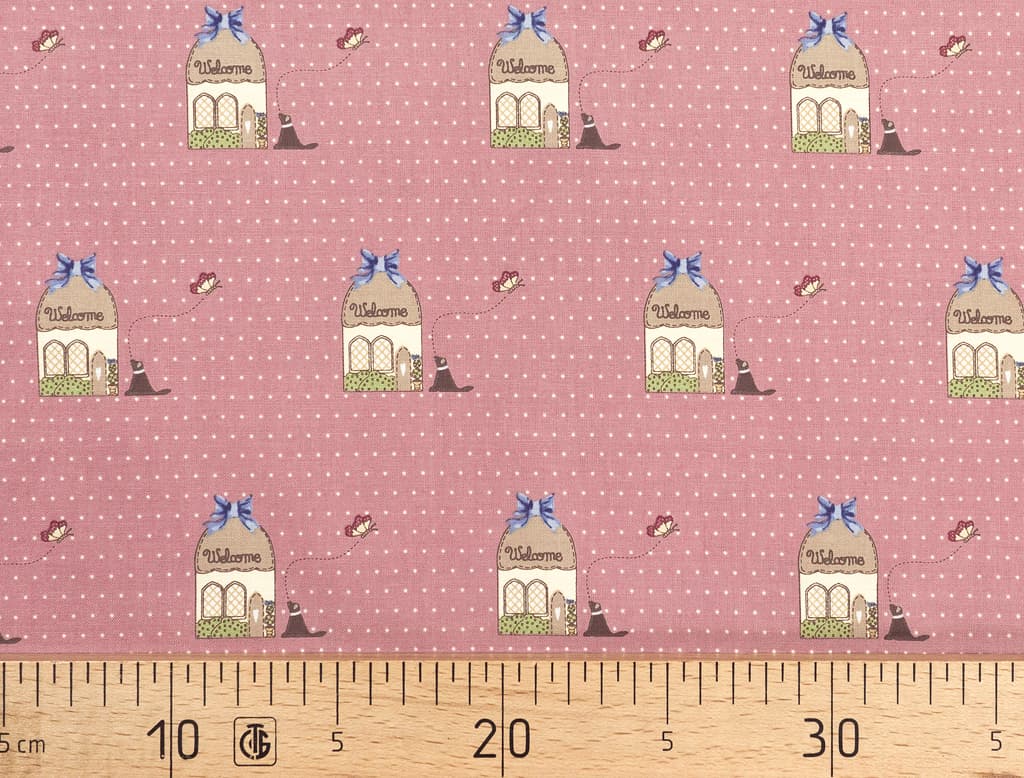 Ткань Gütermann Country Chic Cottage (домик с собакой на темно-розовом)