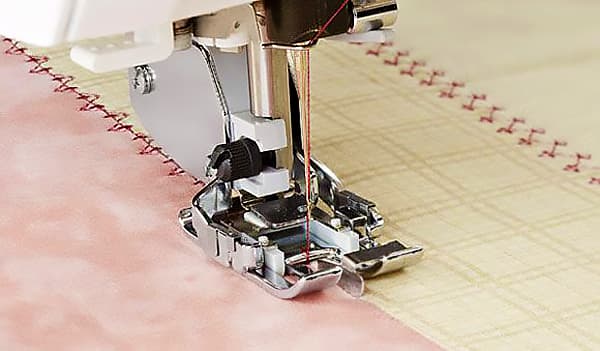 Лапка для декоративных строчек с направителем к верхнему транспортеру 9202190-96