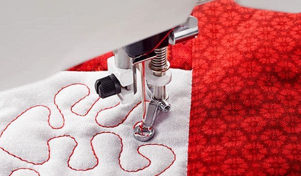 Закрытая пружинная лапка для простегивания