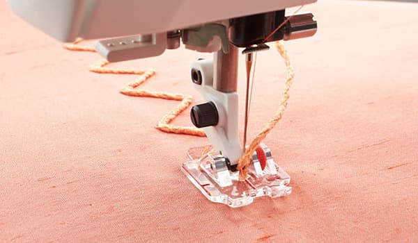 Набор с прижимной лапкой для нашивания пряжи - №1